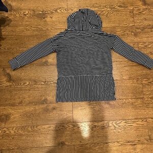 Women’s hooded pullover